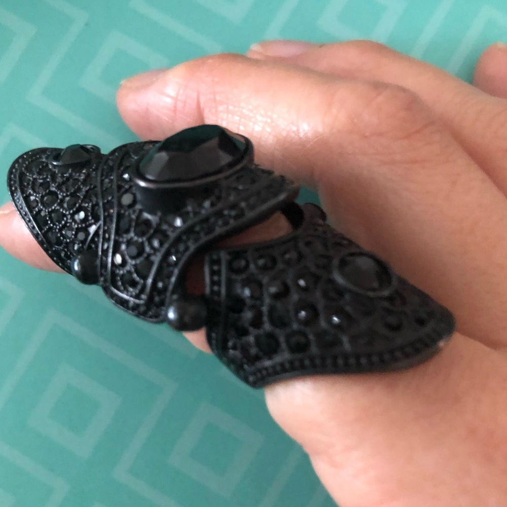 Black finger ring 🖤